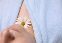 맑고 건강한 피부를 위한 습관과 관리 방법 woman wearing blue robe lying with cucumber on eye