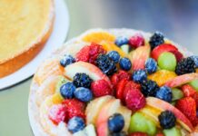 일상 속에서 지키는 뇌건강, 소소한 실천이 큰 변화를 만든다 fruit salad on white ceramic plate