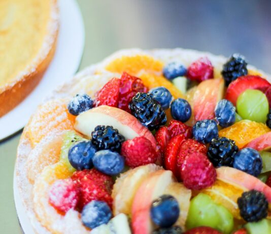 일상 속에서 지키는 뇌건강, 소소한 실천이 큰 변화를 만든다 fruit salad on white ceramic plate