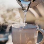 ‘작은 습관, 큰 변화’…느려지는 대사 건강, 생활 속 활력 충전법 a glass pouring water into a cup