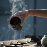 일상에 스며드는 대체요법, 건강한 삶을 위한 새로운 선택지 person pouring hot water on white cup