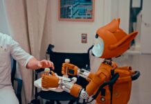 “AI로 똑똑하게 건강 지키기, 일상 속 실천 루틴 확산” Man gives robot bottles on a tray