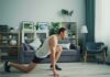 집에서도 쉽게! 요즘 뜨는 ‘마이크로 운동’ 실천법 a man is doing push ups in a living room